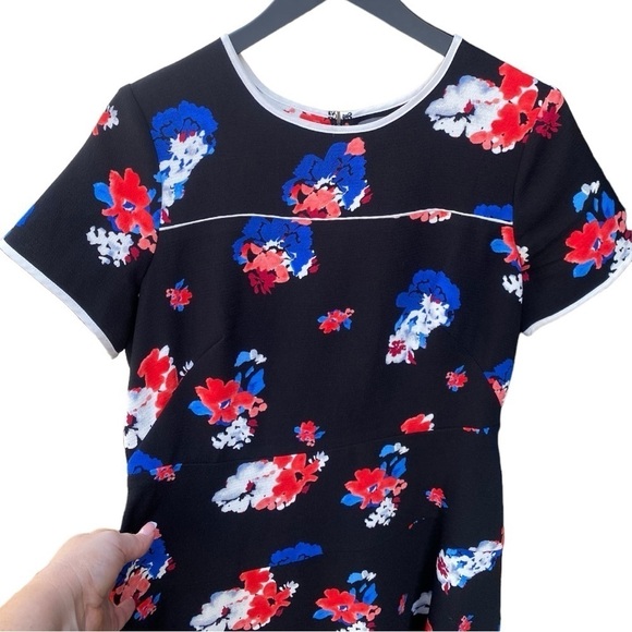 VINCE CAMUTO Traveling Blooms Fit-&-Flair Floral Dress in Rich Black Size: 10 - Picture 5 of 12